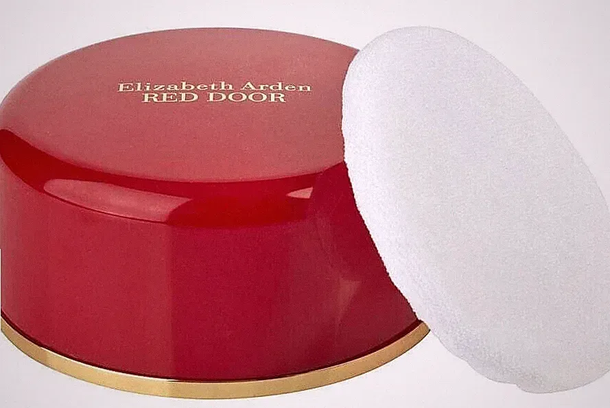 RED DOOR by Elizabeth Arden (WOMEN) PERFUMED BODY POWDER 2.6 OZ NEW NO BOX