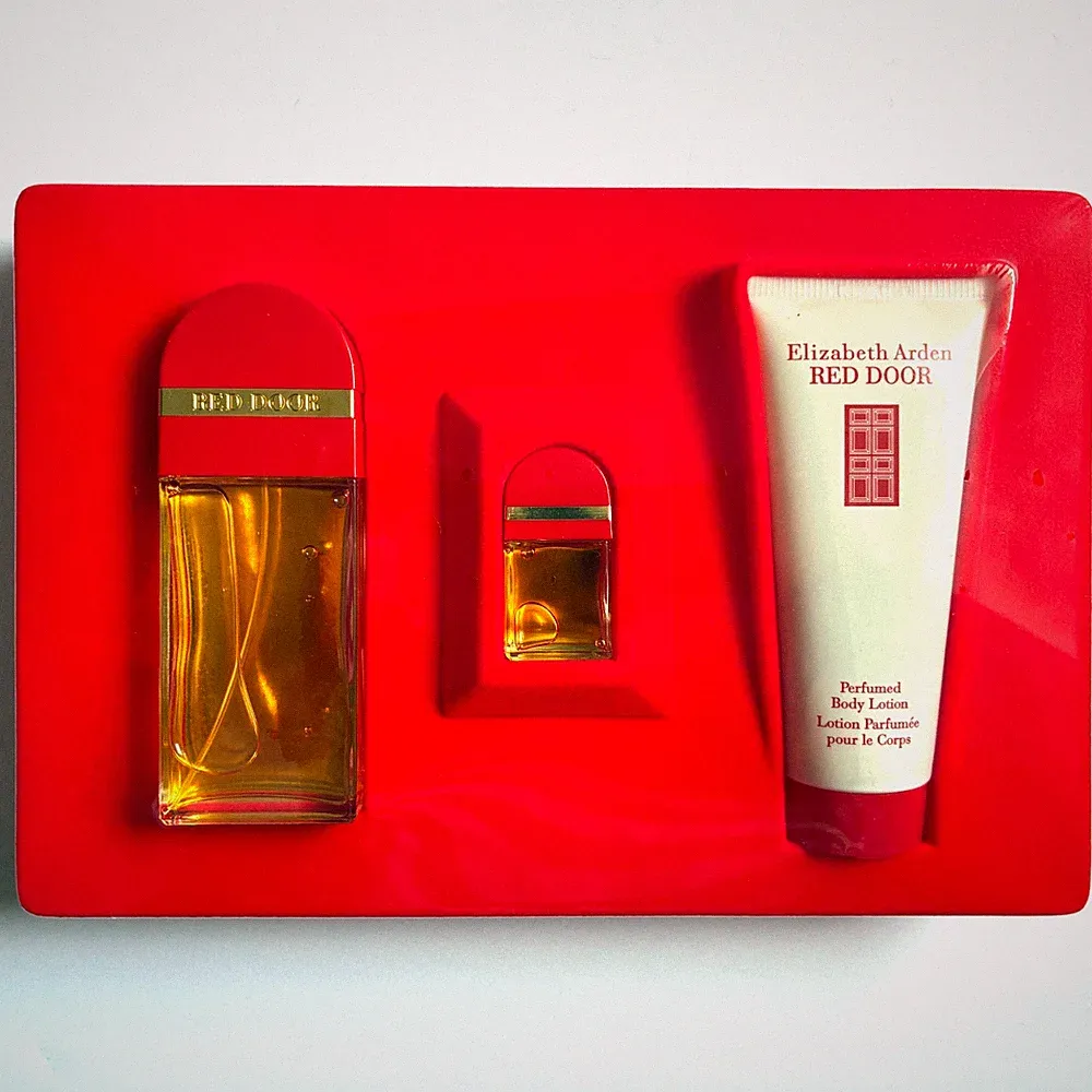 Vintage Elizabeth Arden Red Door 3 Piece Gift Set Perfume and Lotion NIP